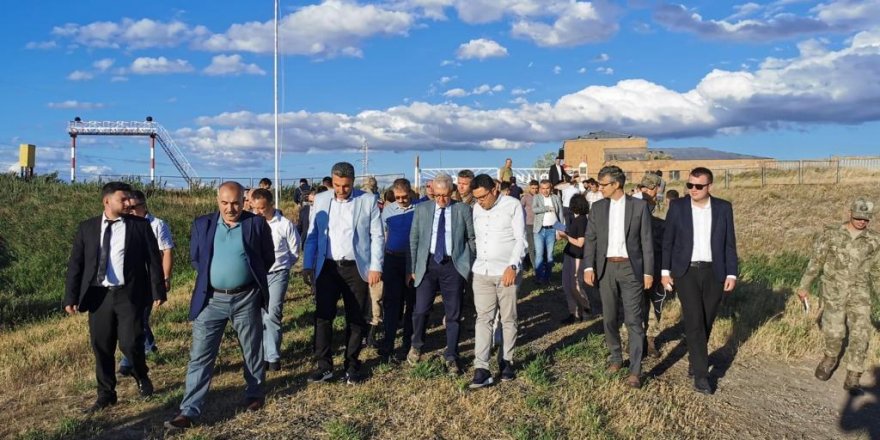 Özel Temsilci Serdar Kılıç Ermenistan sınırında incelemelerde bulundu